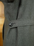 26/0936 immaculate wonderful 1960s vintage british d/b coat overcoat w/ back strap 38-39