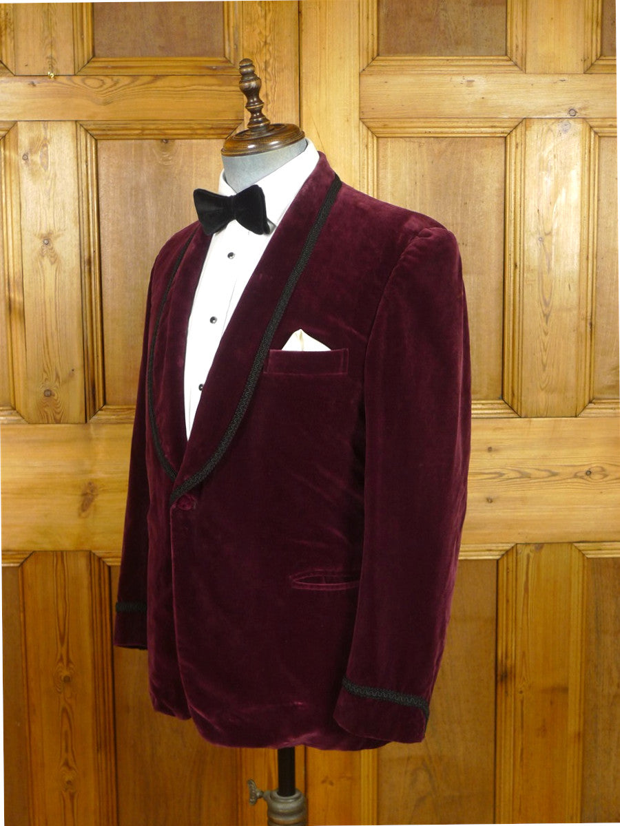 26/0945 genuine 1960s vintage burgundy red shawl lapel dinner / smoking jacket w/ braid trims 39-40 short to regular