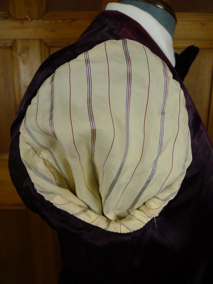 26/0945 genuine 1960s vintage burgundy red shawl lapel dinner / smoking jacket w/ braid trims 39-40 short to regular