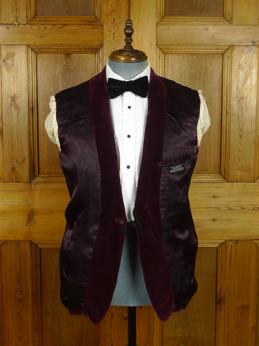 26/0945 genuine 1960s vintage burgundy red shawl lapel dinner / smoking jacket w/ braid trims 39-40 short to regular