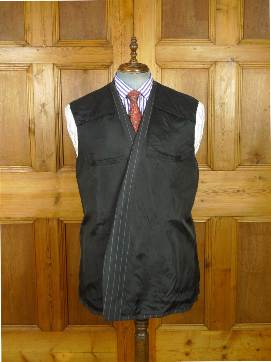 26/0957 vintage 2000 henry poole savile row bespoke grey rope-stripe d/b worsted suit 45 regular