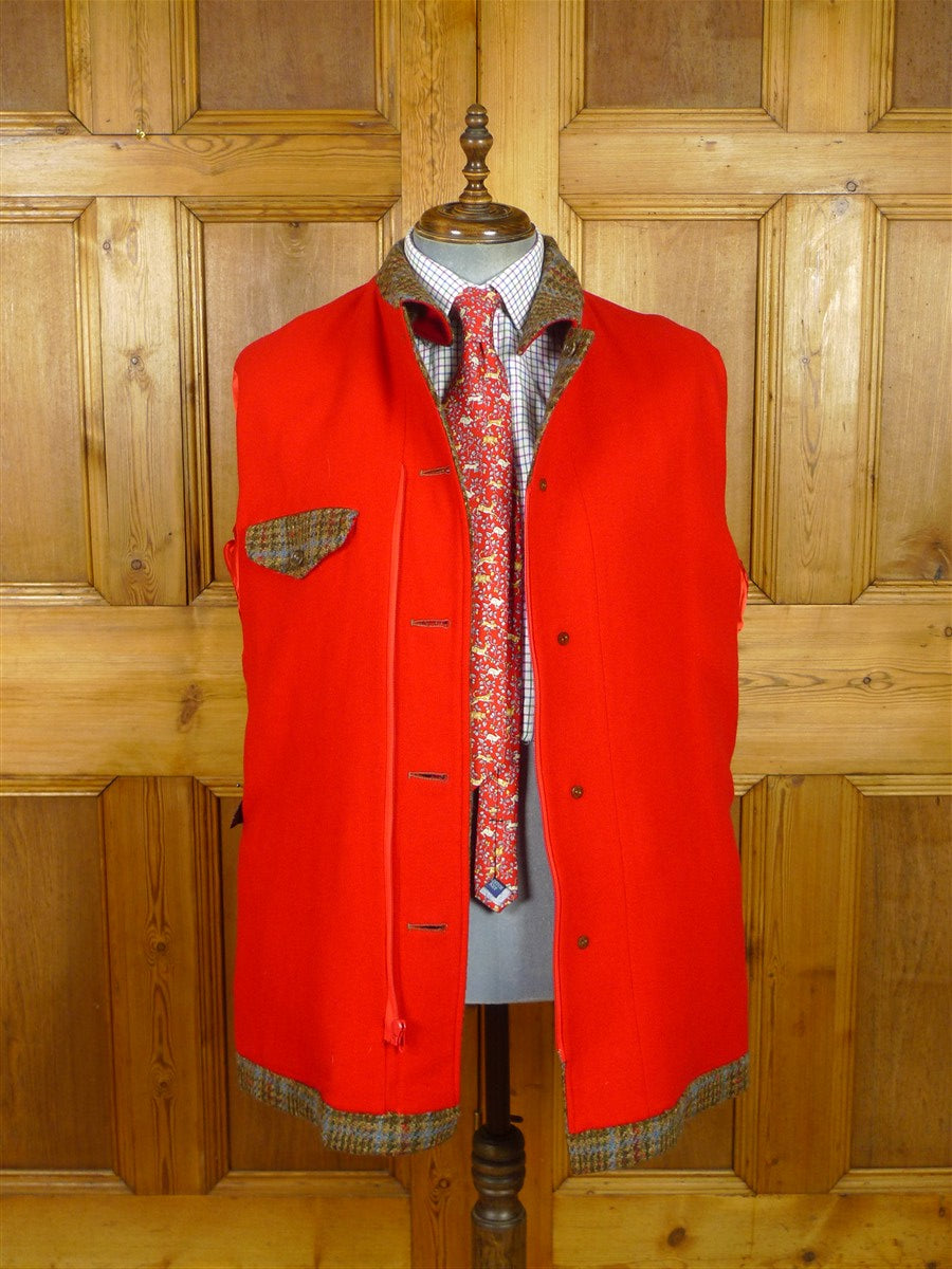 26/0982 exceptional immaculate vintage invertere tweed field shooting coat w/ action back & red wool lining 40-42
