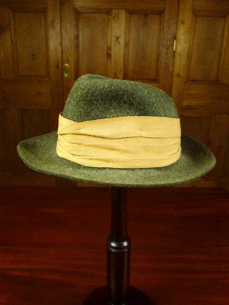 26/1078 vintage lock & co. green fur felt trilby hat w/ canvas band 58