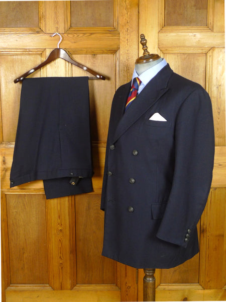 26/1044 vintage british bespoke heavyweight navy blue worsted d/b suit w/ yacht club buttons 46 short to regular