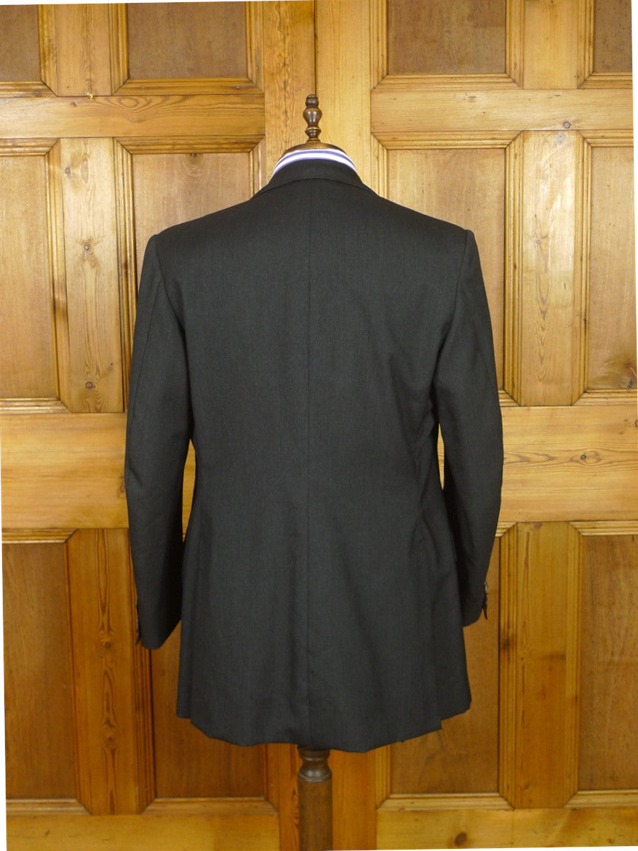 26/1057 dege & skinner 2004 savile row bespoke charcoal grey 3-button worsted suit 44 regular (portly cut)