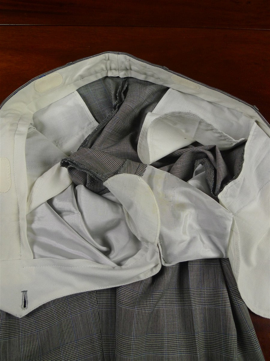 26/1105 Near immaculate daks jermyn street grey / blue prince of wales check wool suit 40 long